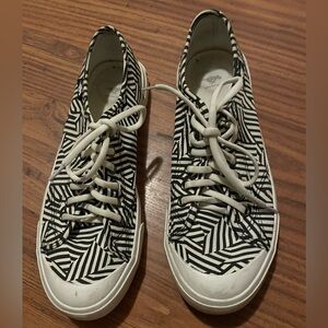 Rocket Dog Women's Jazzin sneakers black and white geometric zebra print 8.5